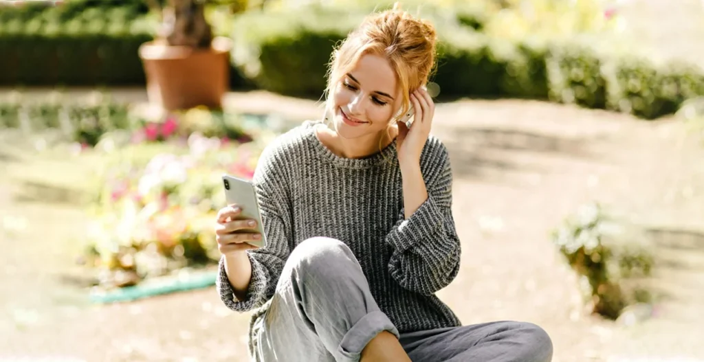 girl using free government iphone