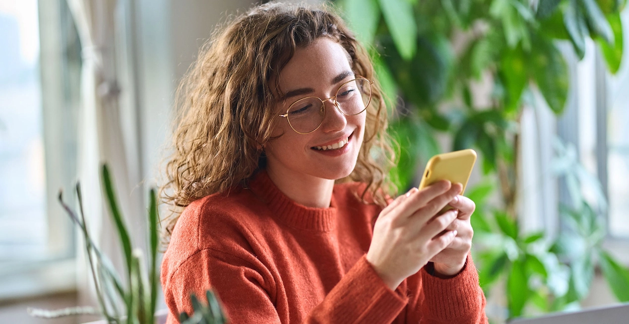 girl holding free iphone government phone